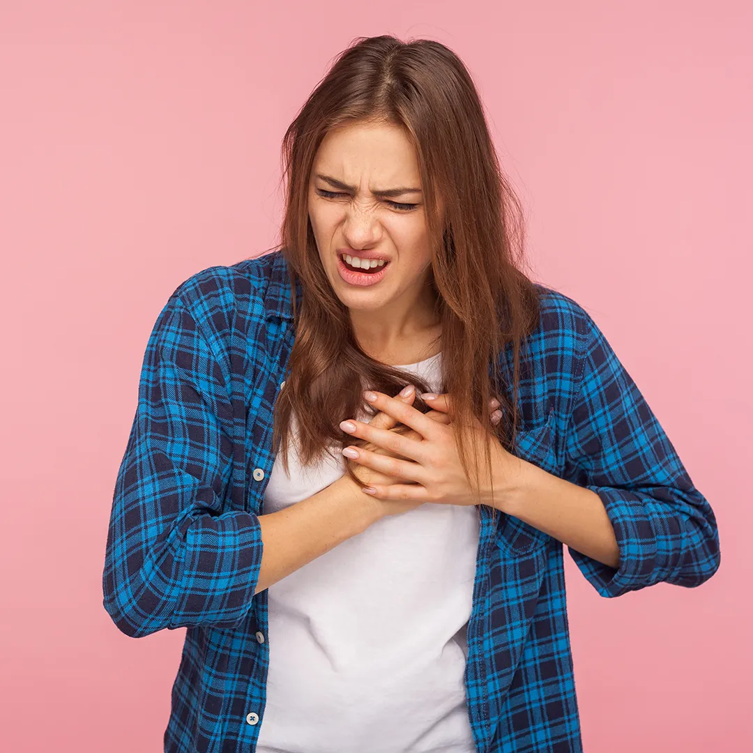 douleur-poitrine-femme-infarctus-silencieux